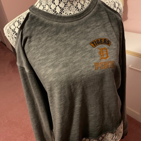 NWT Pink VS MLB Detroit tigers 3 strikes you're out cold shoulder sweatshirt S - Picture 6 of 11